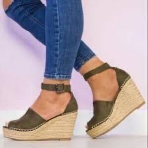 Gap Hunter Green Espadrille wedge, size 11